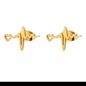 NWOT Woman Fashion Stud Earrings